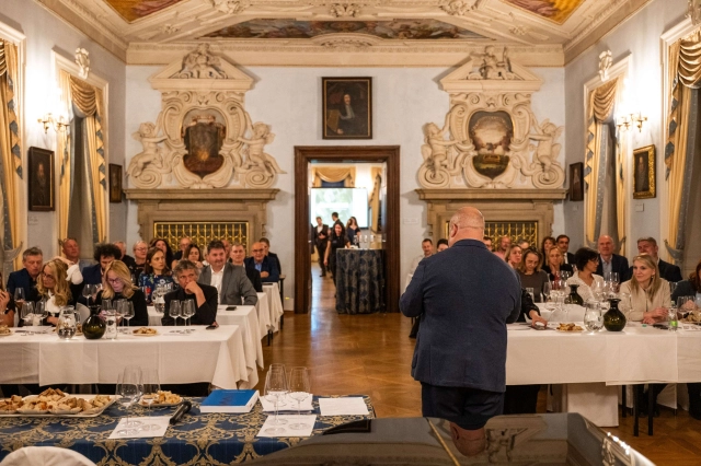 Akce - Cinkání skleniček a&amp;nbsp;výhled z Pražského hradu: Nejkrásnější večer ve&amp;nbsp;světě vína v&amp;nbsp;Česku